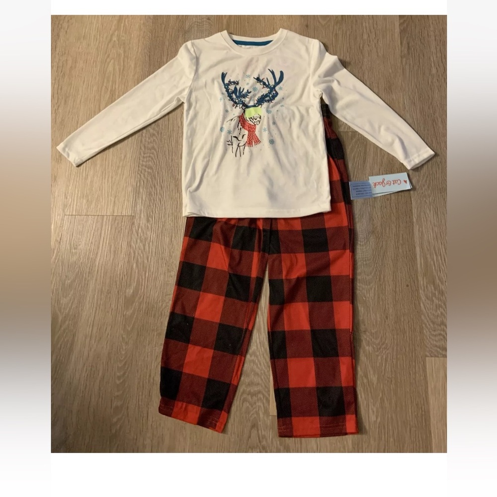 (NWT) Cat & Jack Boy’s Size 4/5 Red Plaid Pajamas With Reindeer On Front